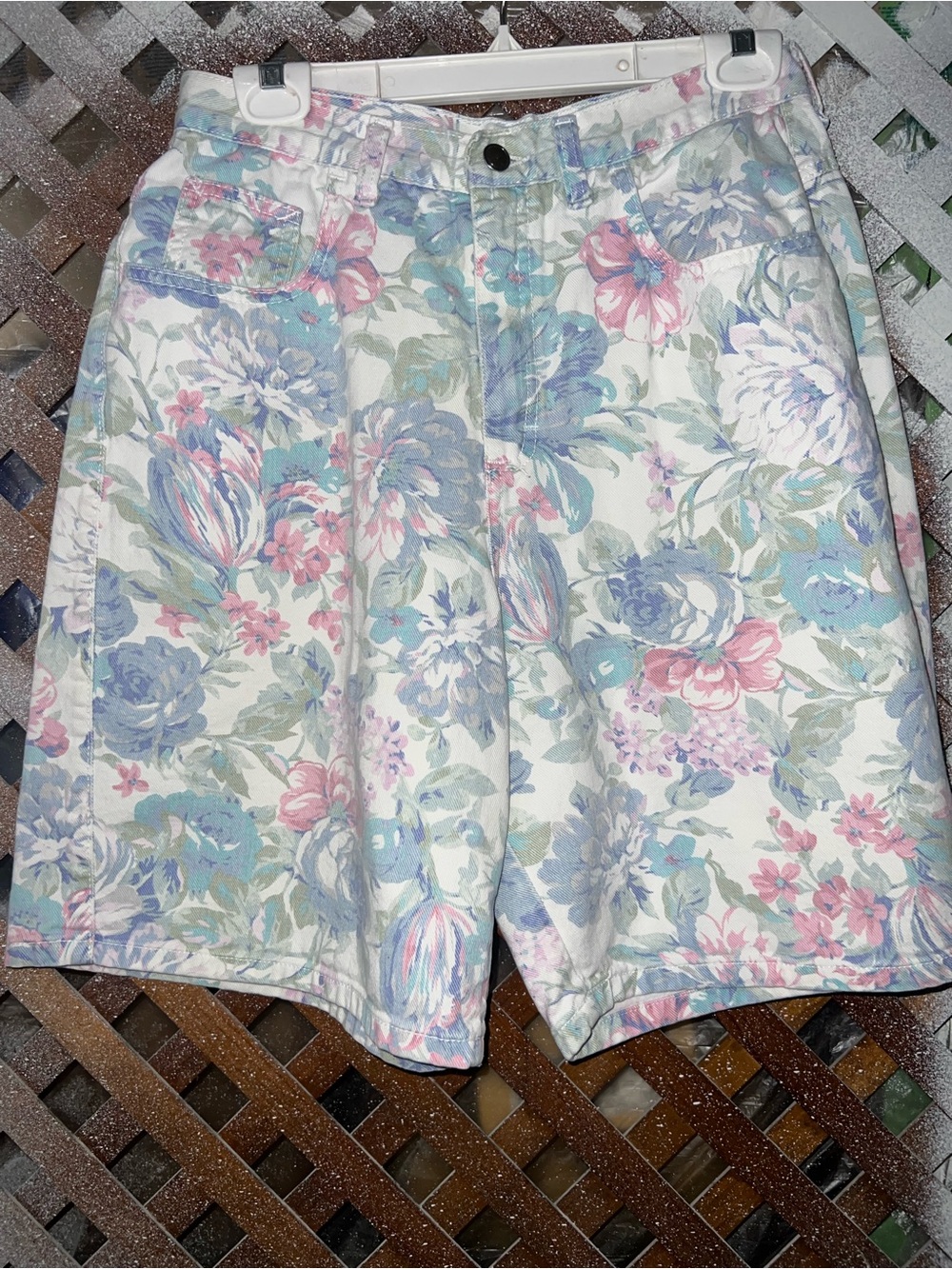 Vintage Zena Floral Pastel Cotton Shorts - White Pink & Blue size small